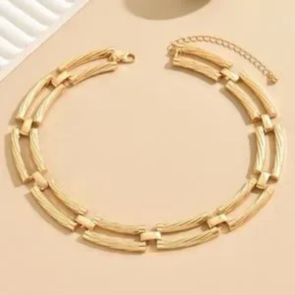 Luxe Gold Tone Minimalist Statement Necklace - Picture 3 of 4